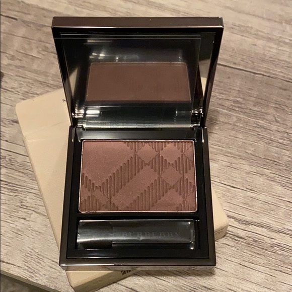 Burberry eye shadow. - Picture 2 of 5
